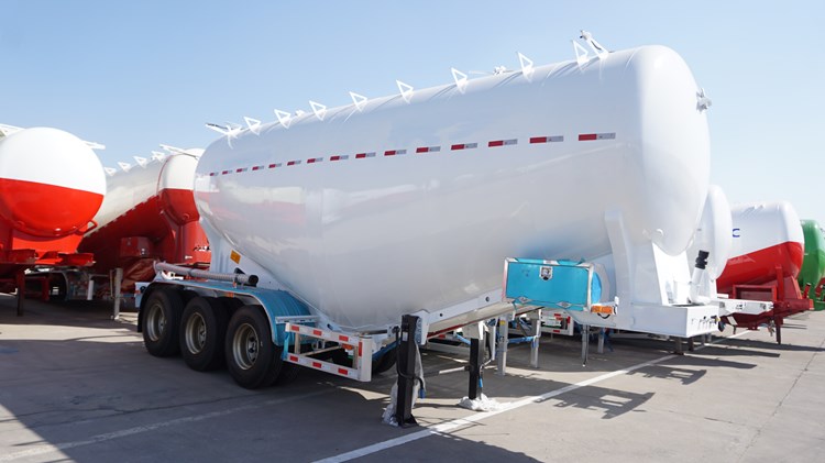 Tri Axle 50 Ton Cement Bulker Truck for Sale Price