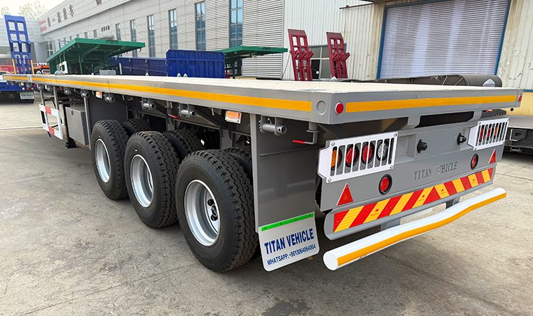 New Model 3 Axle 40 Ft Flatbed Trailer for Sale in Jamaica